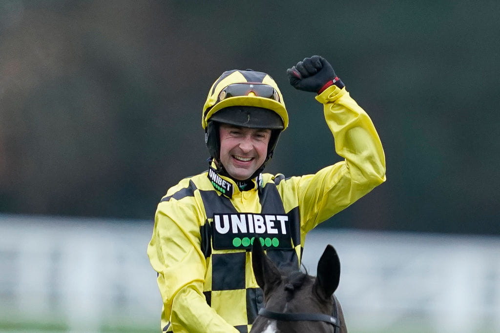 Jockey Nico de Boinville aboard the star chaser, Shishkin.