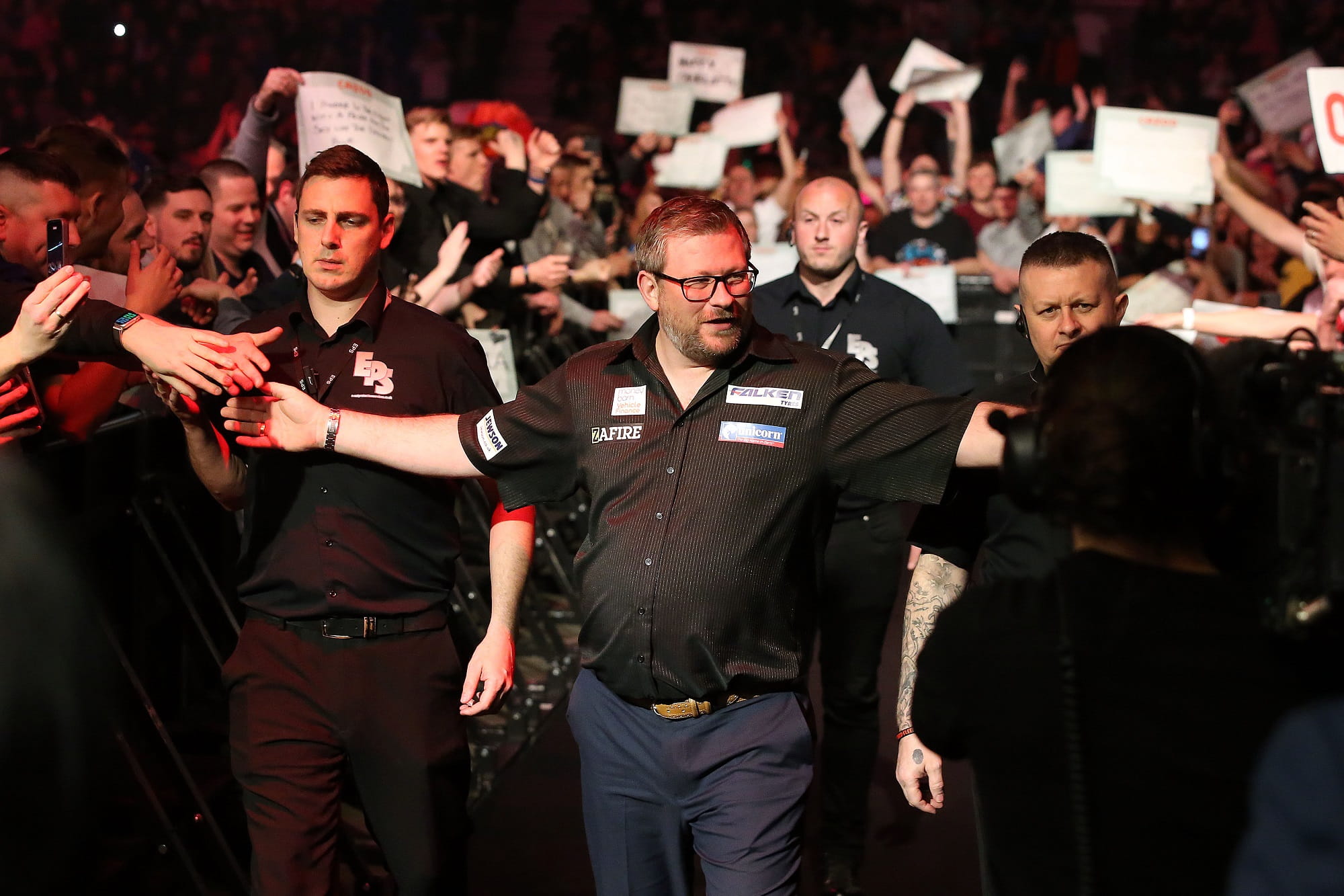 James Wade walking towards the stage during a 2022 Premier League night. 