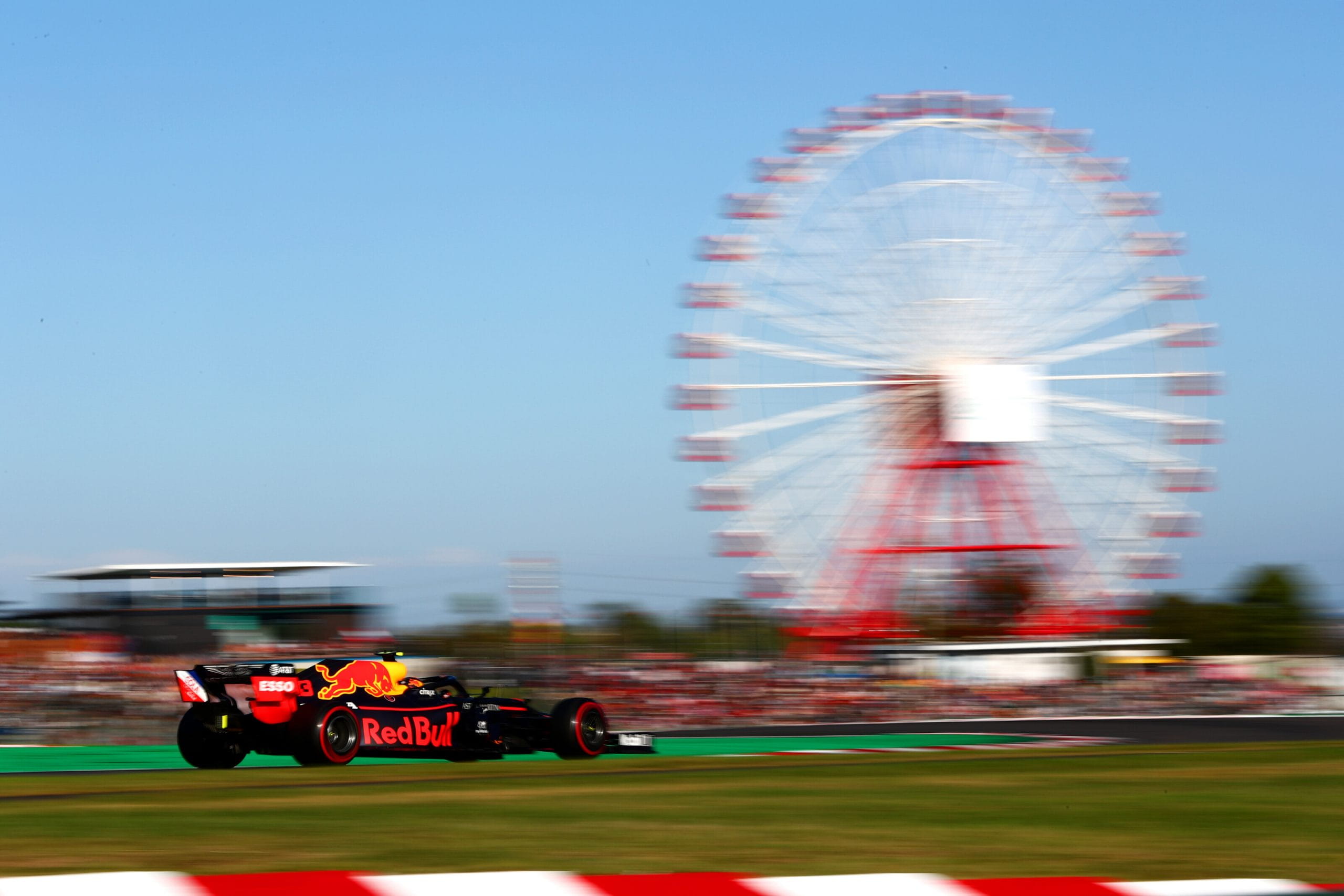 Action before a ferris wheel at the 2019 Japanese Grand Prix.