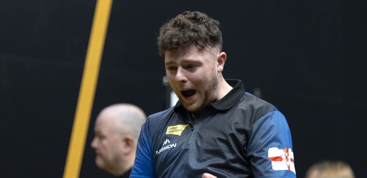 Pemain dart Josh Rock.