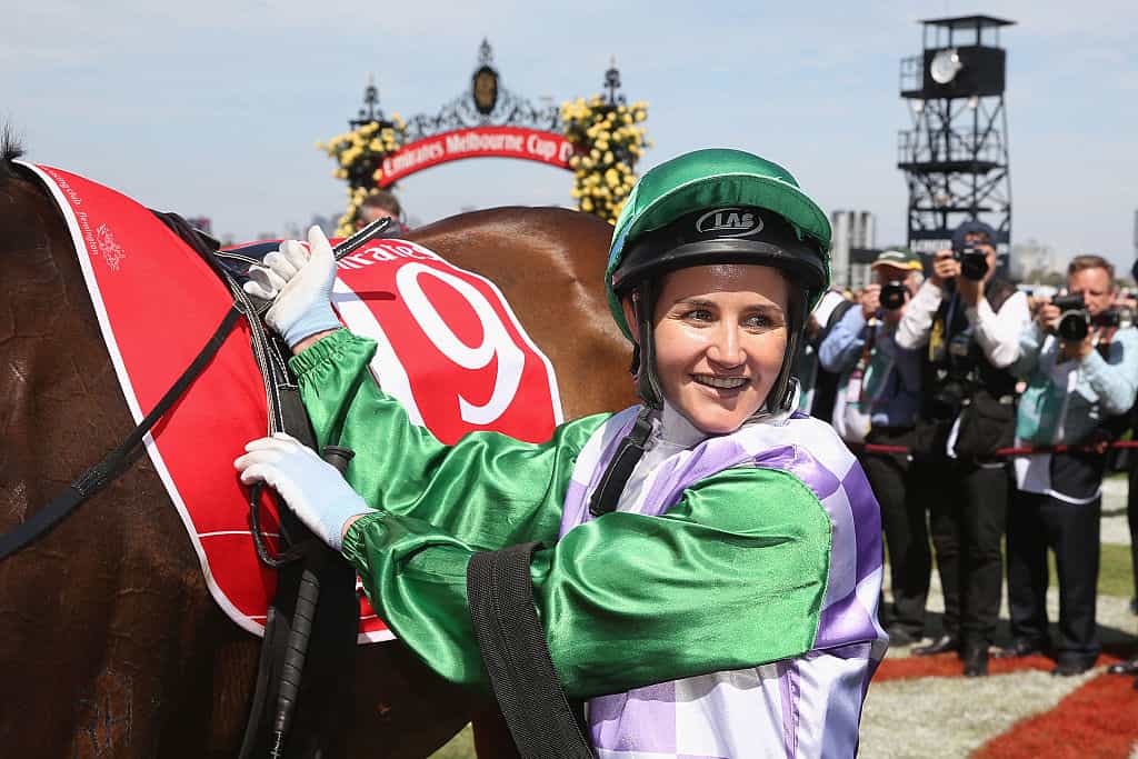 Michelle Payne mengendarai Prince Of Penzance kembali ke skala setelah memenangkan Piala Melbourne 2015.