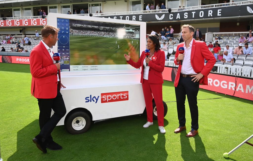 Komentator Sky Sports Ian Ward, Mel Jones dan Michael Atherton di Lord's Cricket Ground.