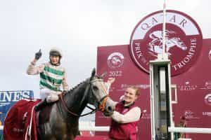 Alpinista with Luke Morris after winning the 2022 Qatar Prix de l Arc de Triomphe.