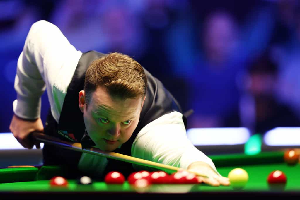 Snooker player Shaun Murphy concentrates on a shot.