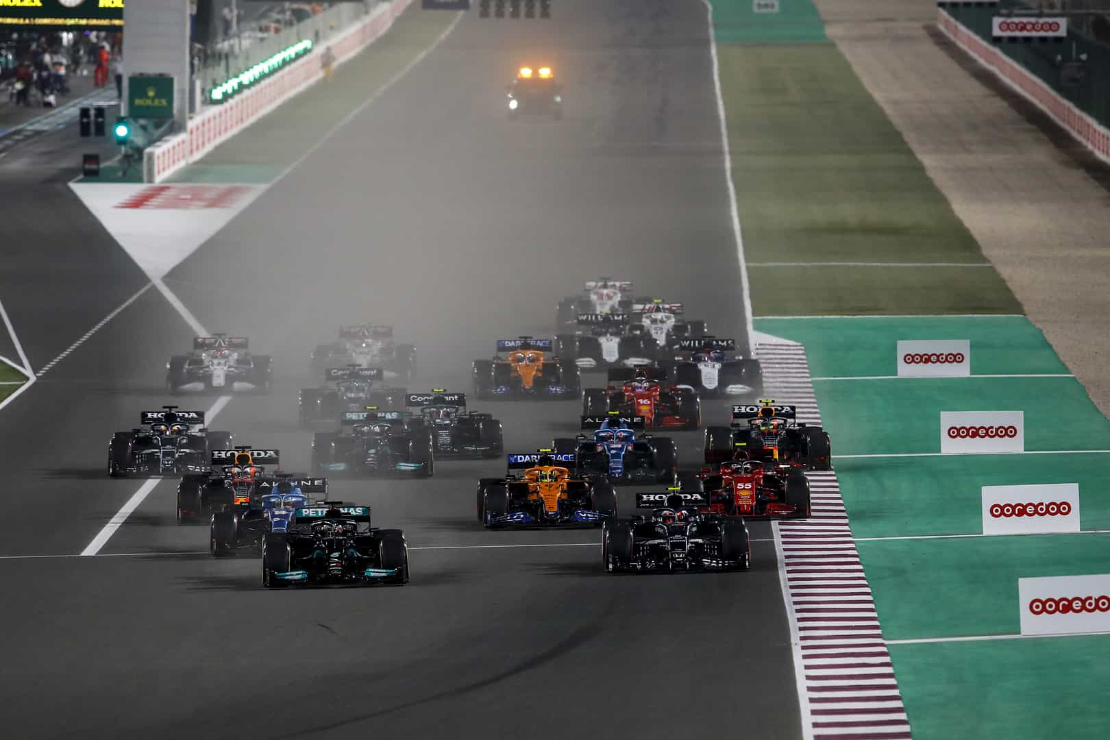 Cars sprint to the opening corner during the 2021 Qatar Grand Prix.